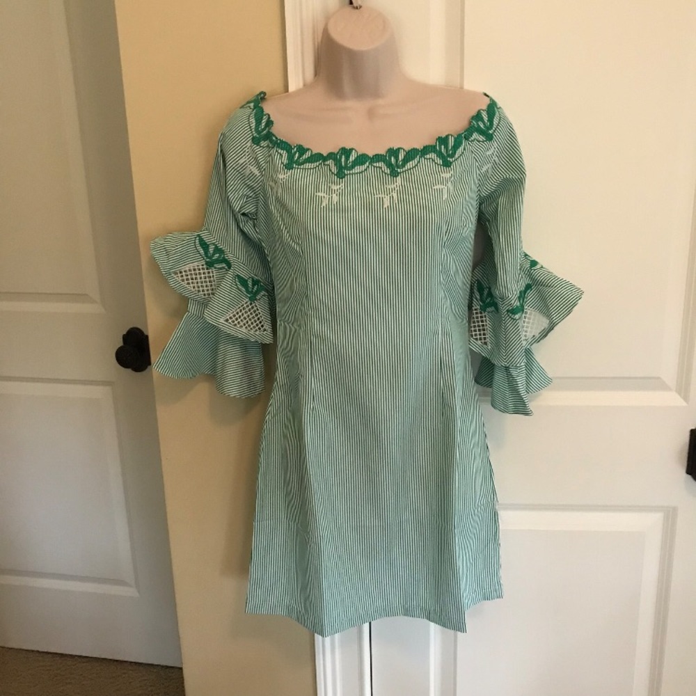 Lulumari 5⭐️ off shoulder bell sleeve dress - Picture 6 of 6